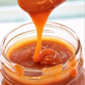 dee's bbq sauce dripping from spoon