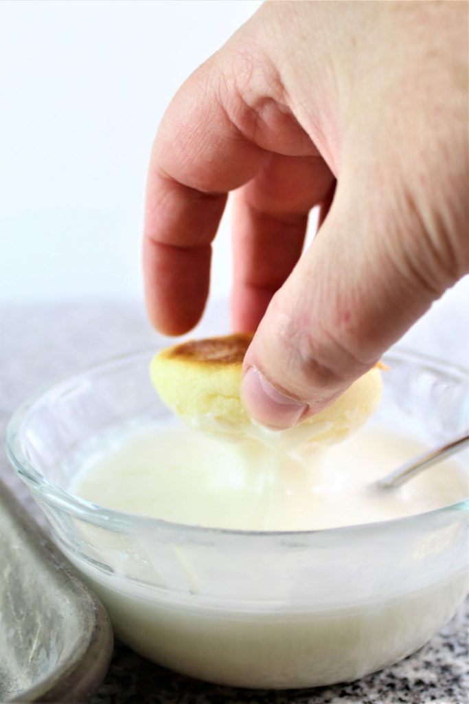 dipping ricotta cookies in icing