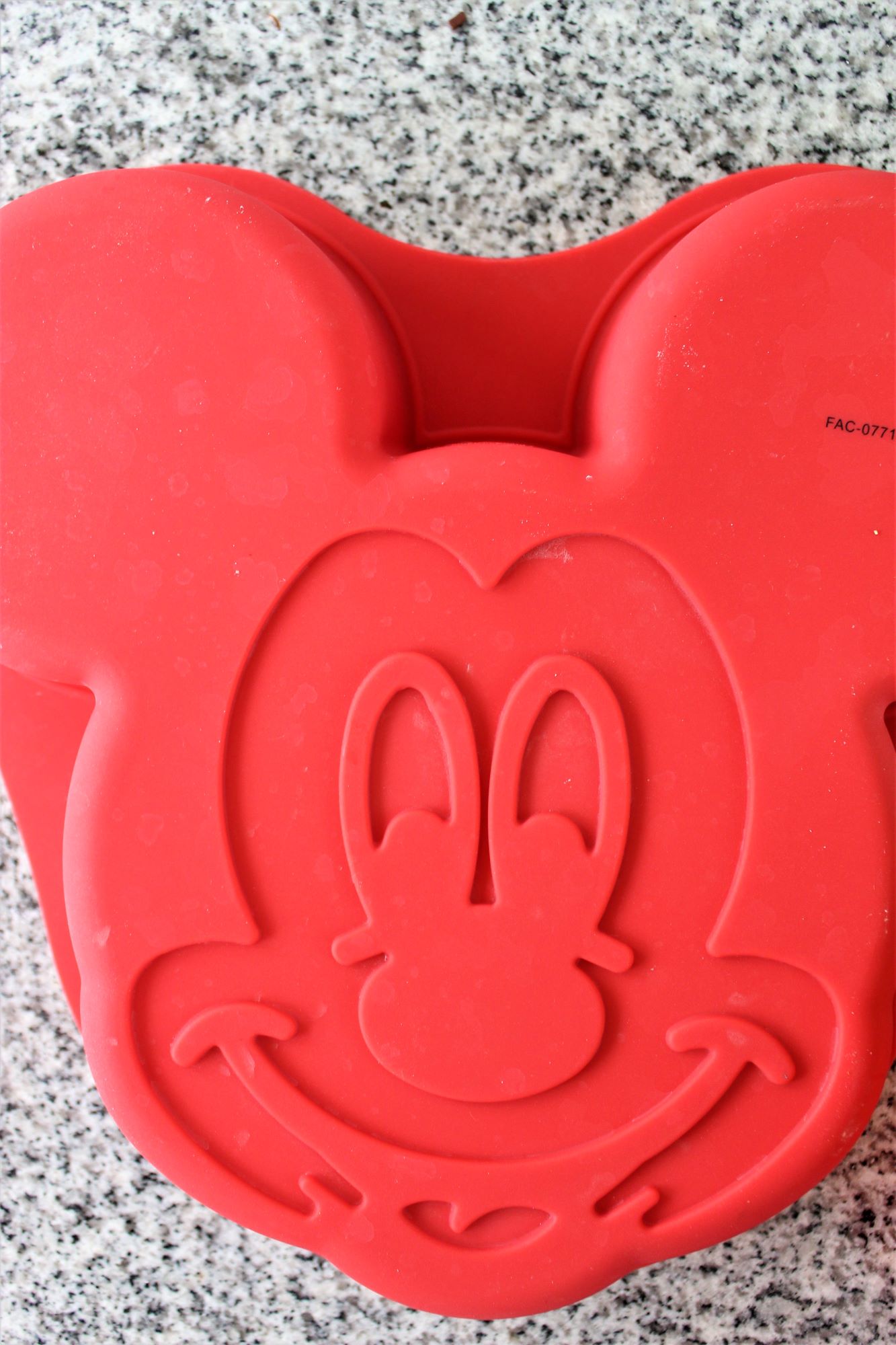 mickey mouse red silicone cake mold.