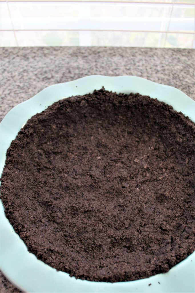 chocolate cookie crust blue rimmed pie pan