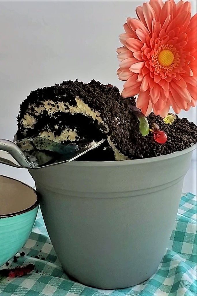 serving dirt cake with trowel