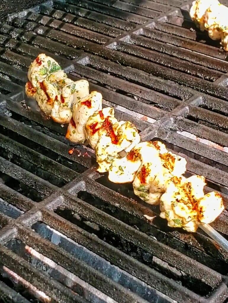 one chicken skewer on grill.